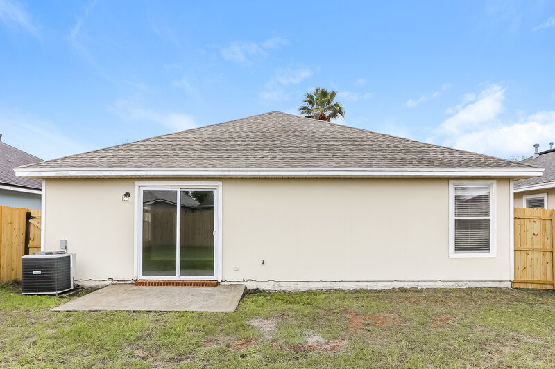 0/Mo, 3388 Volley Dr Jacksonville, FL 32277 Rear View