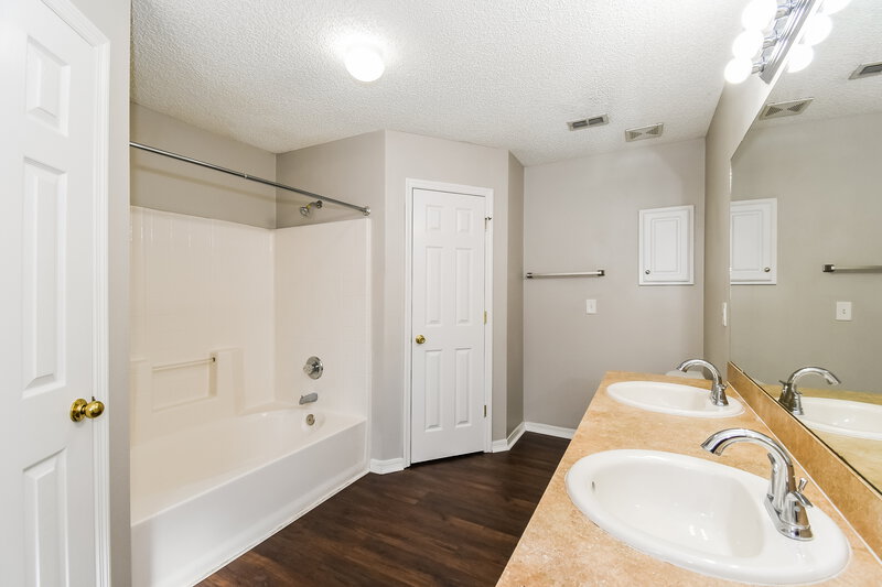 2,315/Mo, 1379 Spanish Needle Ct Orange Park, FL 32073 Main Bathroom View