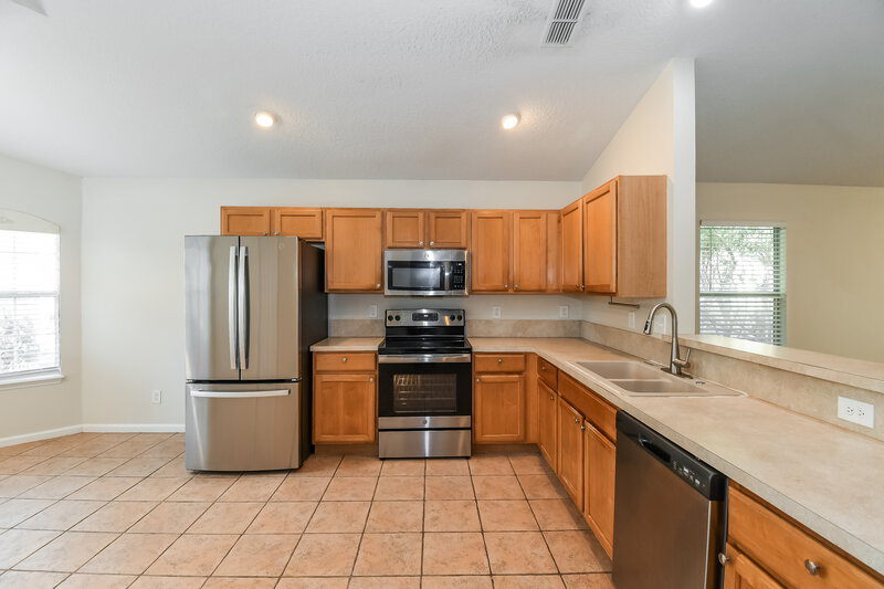 2,540/Mo, 732 Dewdrop Loop Saint Johns, FL 32259 Kitchen View