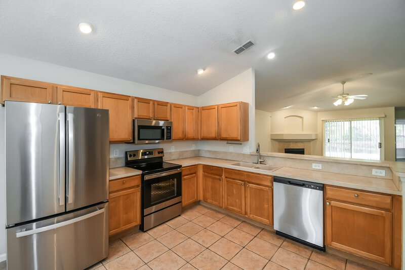2,540/Mo, 732 Dewdrop Loop Saint Johns, FL 32259 Kitchen View 2