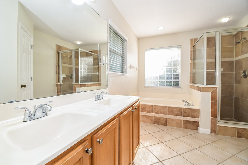 2,540/Mo, 732 Dewdrop Loop Saint Johns, FL 32259 Main Bathroom View
