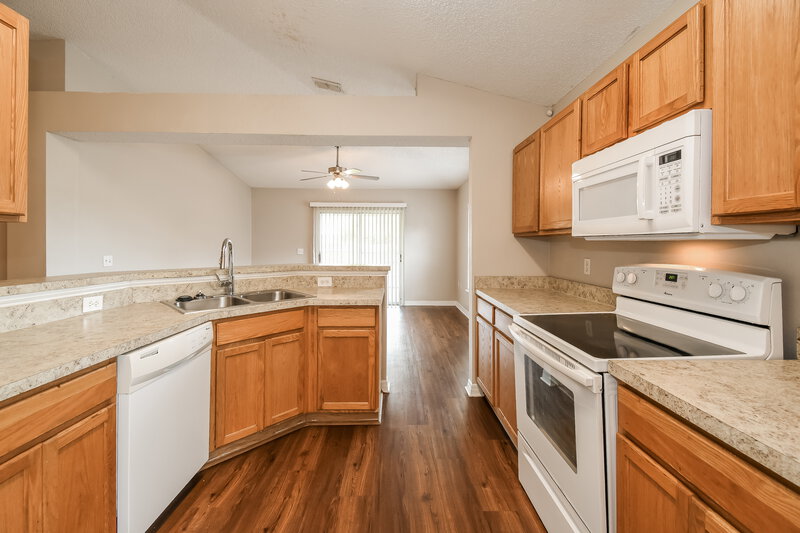 1,865/Mo, 3003 Valkyrie Rd Middleburg, FL 32068 Kitchen View 2