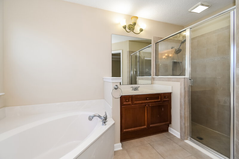 2,235/Mo, 3543 Shrewsbury Dr Jacksonville, FL 32226 Main Bathroom View 2
