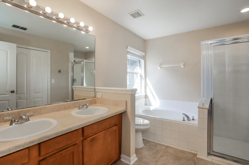 3,040/Mo, 12306 Bucks Harbor Dr S Jacksonville, FL 32225 Main Bathroom View