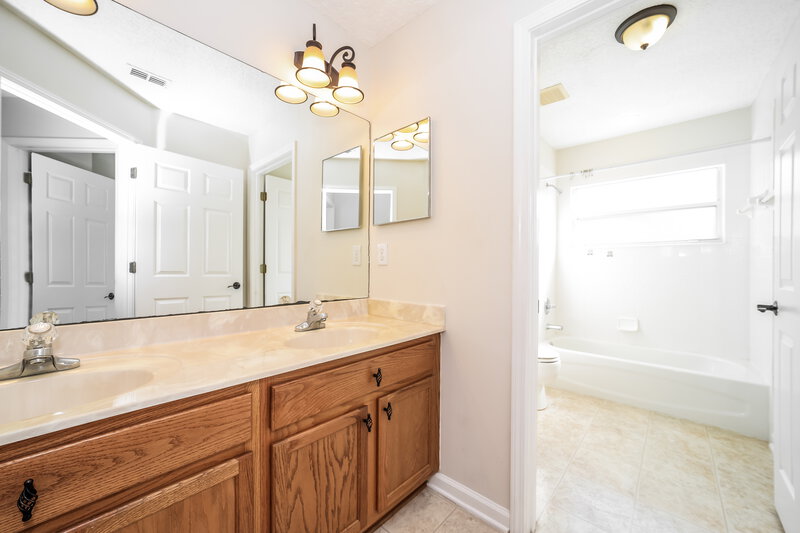 2,350/Mo, 2178 S Cranbrook Ave St Augustine, FL 32092 Main Bathroom View
