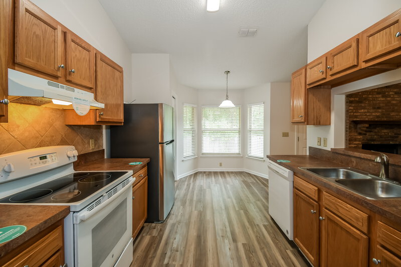 2,035/Mo, 283 Springfield Ct Orange Park, FL 32073 Kitchen View