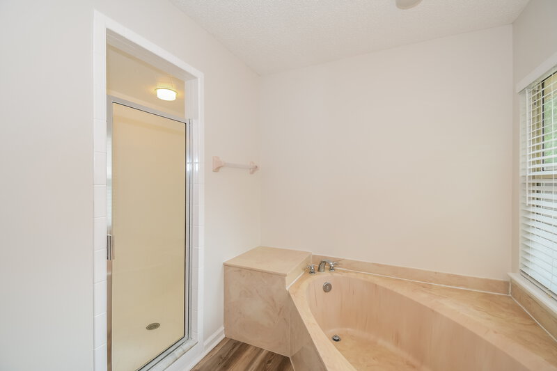 2,035/Mo, 283 Springfield Ct Orange Park, FL 32073 Main Bathroom View 2