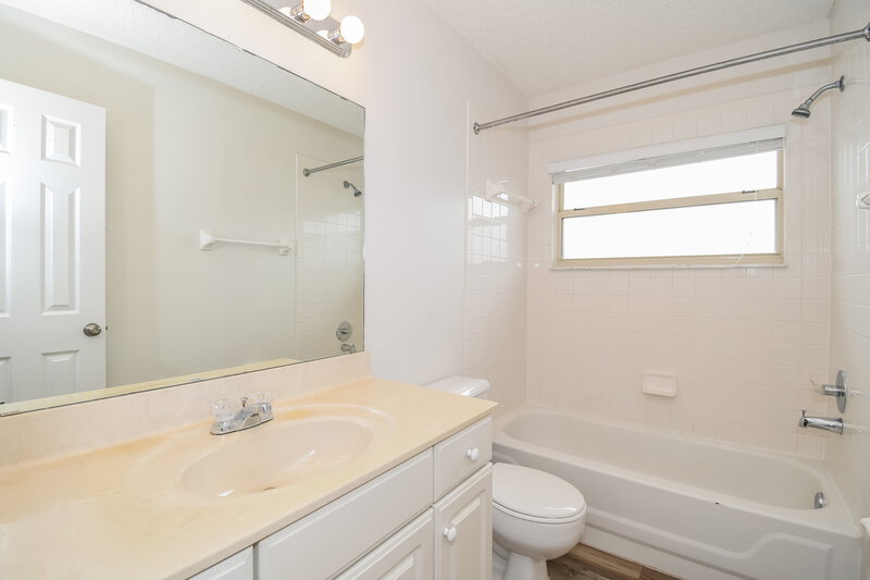 2,035/Mo, 283 Springfield Ct Orange Park, FL 32073 Bathroom View
