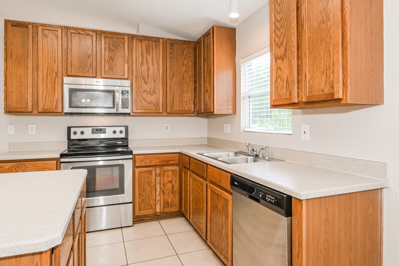 1,940/Mo, 805 Crystal Spring Way St Augustine, FL 32092 Kitchen View
