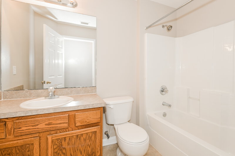 1,940/Mo, 805 Crystal Spring Way St Augustine, FL 32092 Bathroom View