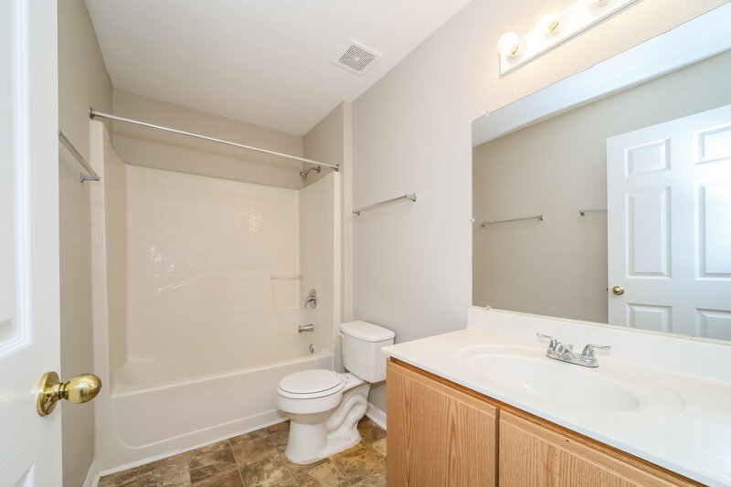 1,930/Mo, 4499 Woodley Creek Rd Jacksonville, FL 32218 Bathroom View