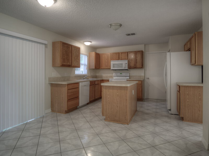 2,260/Mo, 12428 Hickory Forest Rd Jacksonville, FL 32226 Kitchen View