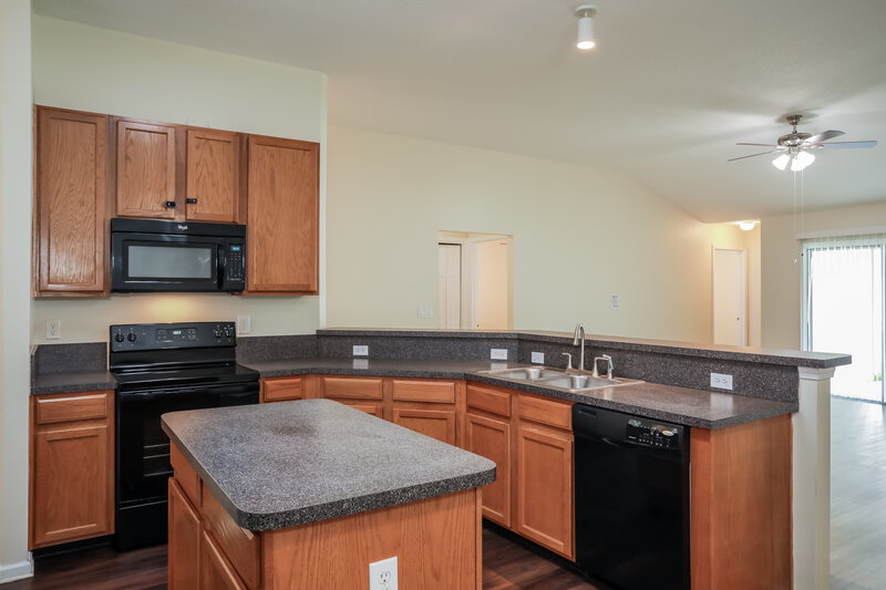2,305/Mo, 3460 Live Oak Hollow Dr Orange Park, FL 32065 Kitchen View