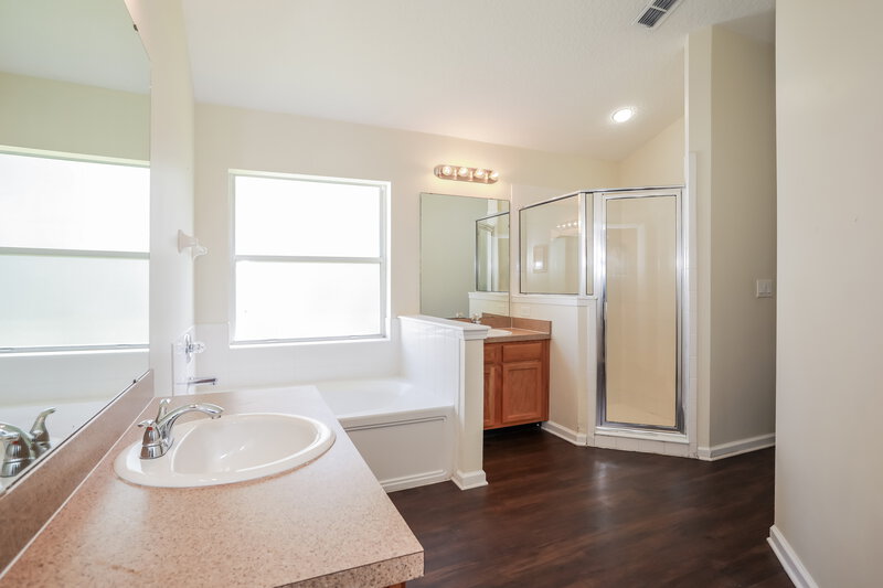 2,305/Mo, 3460 Live Oak Hollow Dr Orange Park, FL 32065 Main Bathroom View