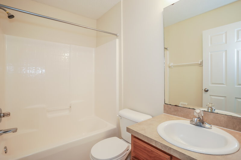 2,305/Mo, 3460 Live Oak Hollow Dr Orange Park, FL 32065 Bathroom View 2