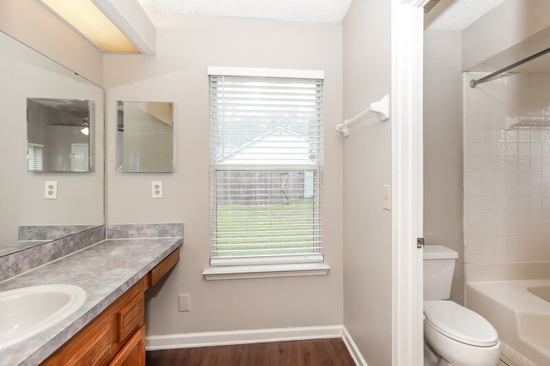 1,810/Mo, 3379 Deerfield Pointe Dr Orange Park, FL 32073 Main Bathroom View