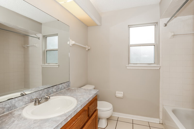 1,810/Mo, 3379 Deerfield Pointe Dr Orange Park, FL 32073 Bathroom View