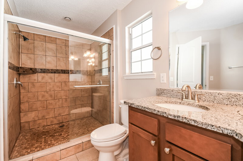 1,955/Mo, 8217 Glasgow Ct Jacksonville, FL 32244 Main Bathroom View