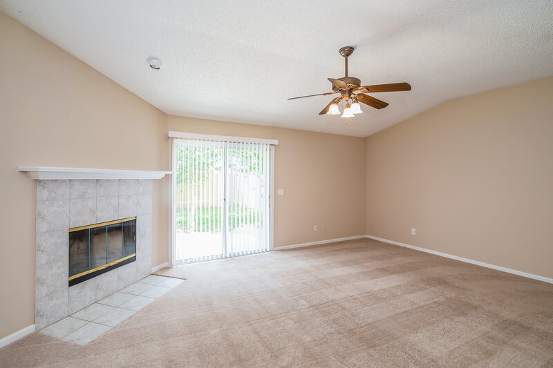 1,950/Mo, 3209 Sexton Dr Green Cove Springs, FL 32043 Family Room View 2