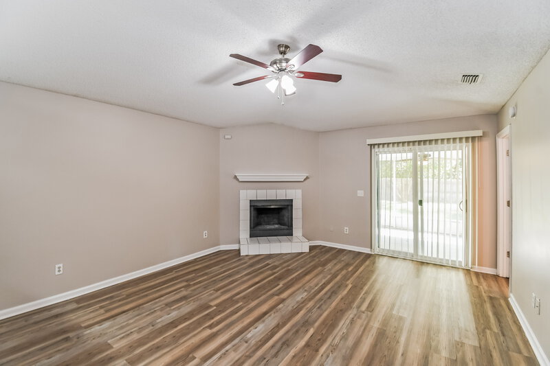 2,055/Mo, 11182 Mikris Dr S Jacksonville, FL 32225 Living Room View