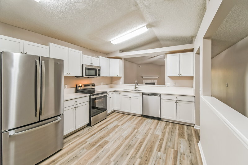 2,055/Mo, 11182 Mikris Dr S Jacksonville, FL 32225 Kitchen View 2