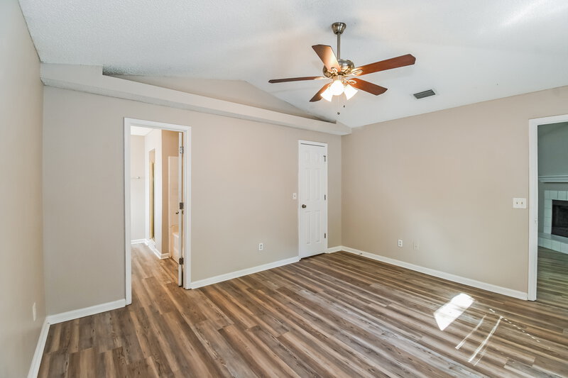 2,055/Mo, 11182 Mikris Dr S Jacksonville, FL 32225 Main Bedroom View 2