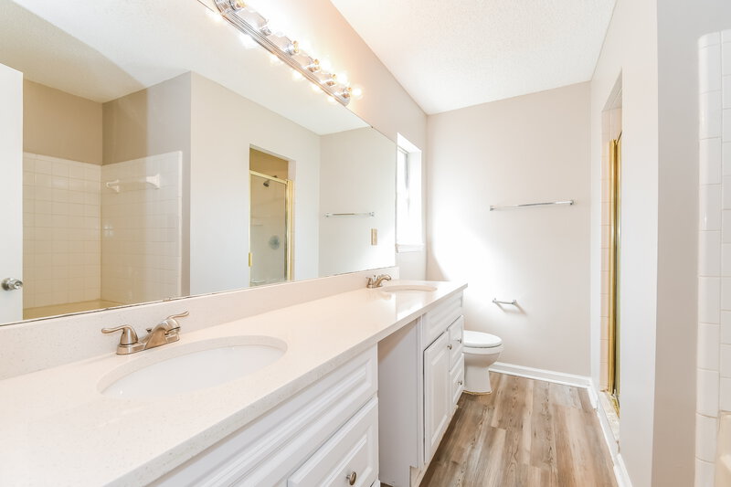 2,055/Mo, 11182 Mikris Dr S Jacksonville, FL 32225 Main Bathroom View