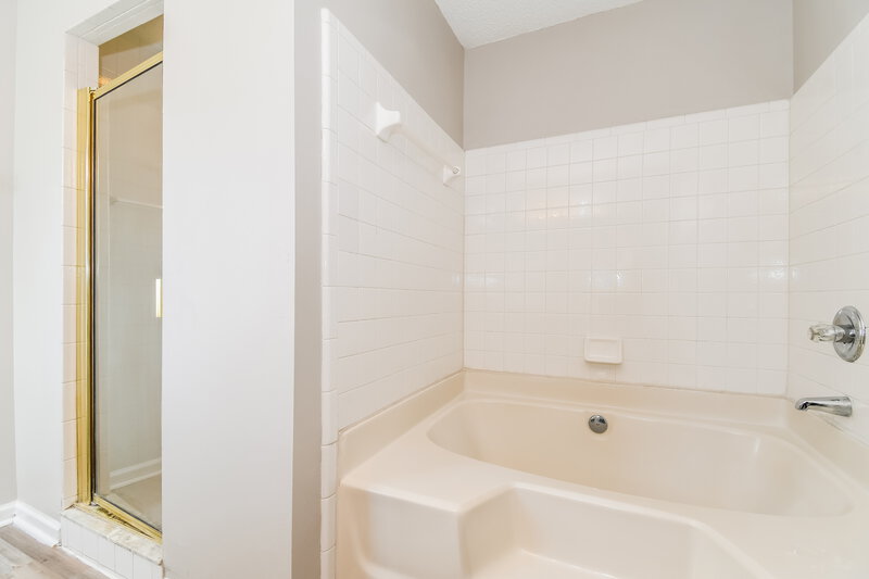 2,055/Mo, 11182 Mikris Dr S Jacksonville, FL 32225 Main Bathroom View 2