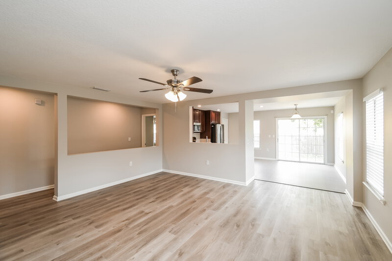 1,900/Mo, 2261 Brian Lakes Dr E Jacksonville, FL 32221 Living Room View 3