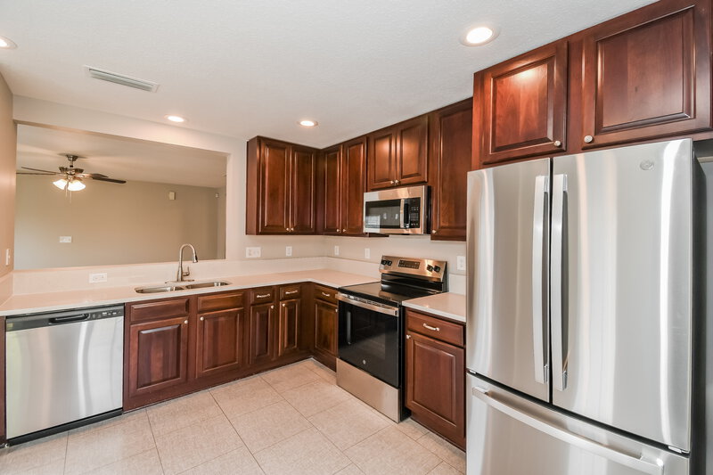 1,900/Mo, 2261 Brian Lakes Dr E Jacksonville, FL 32221 Kitchen View 2