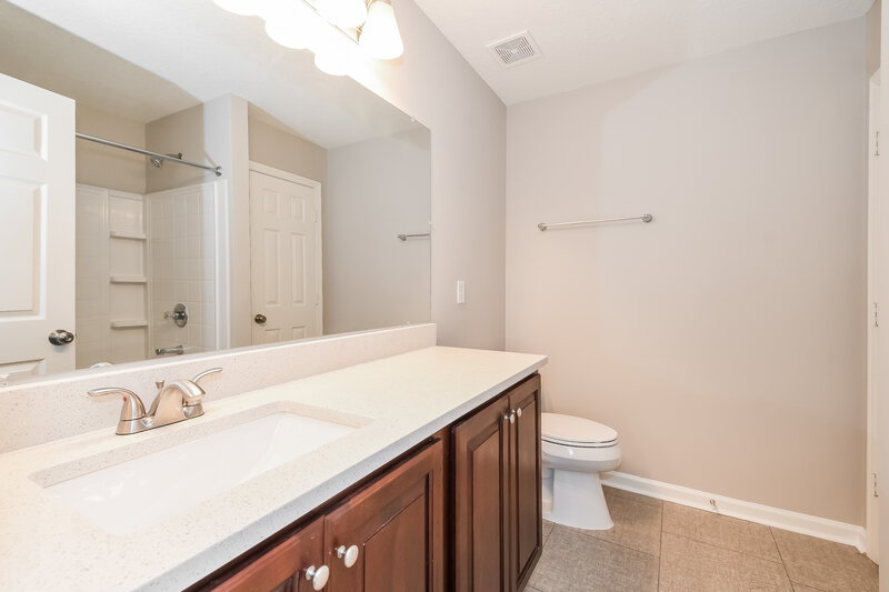 1,900/Mo, 2261 Brian Lakes Dr E Jacksonville, FL 32221 Main Bathroom View