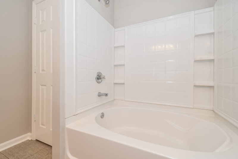 1,900/Mo, 2261 Brian Lakes Dr E Jacksonville, FL 32221 Main Bathroom View 2