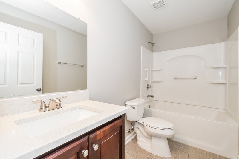 1,900/Mo, 2261 Brian Lakes Dr E Jacksonville, FL 32221 Bathroom View