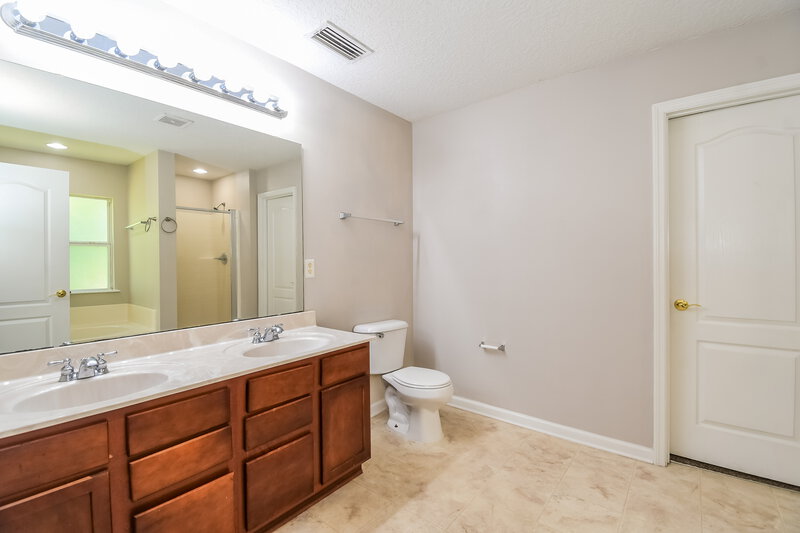 2,430/Mo, 1179 Morning Light Rd Jacksonville, FL 32218 Main Bathroom View