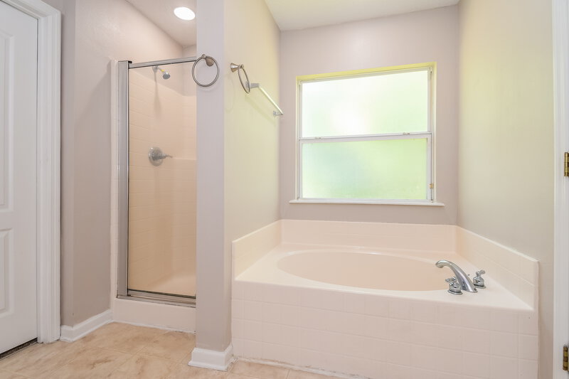 2,430/Mo, 1179 Morning Light Rd Jacksonville, FL 32218 Main Bathroom View 2