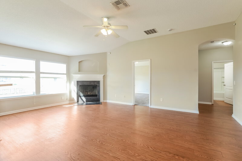 1,670/Mo, 1716 Hollow Glen Dr Middleburg, FL 32068 Living Room View