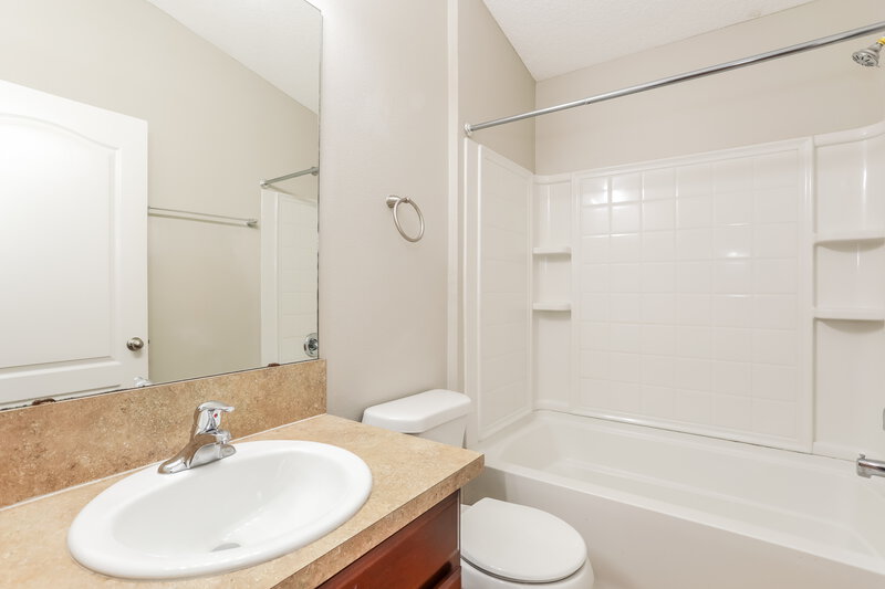 1,670/Mo, 1716 Hollow Glen Dr Middleburg, FL 32068 Bathroom View