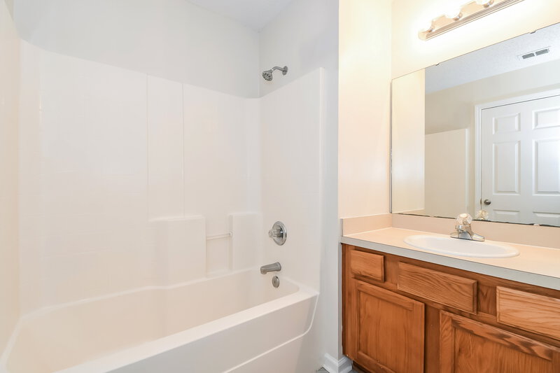 1,770/Mo, 3687 Star Leaf Rd W Jacksonville, FL 32210 Bathroom View 2