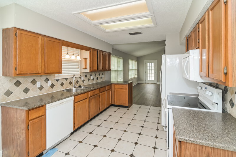 2,390/Mo, 8010 Swamp Flower Dr Jacksonville, FL 32244 Kitchen View 2