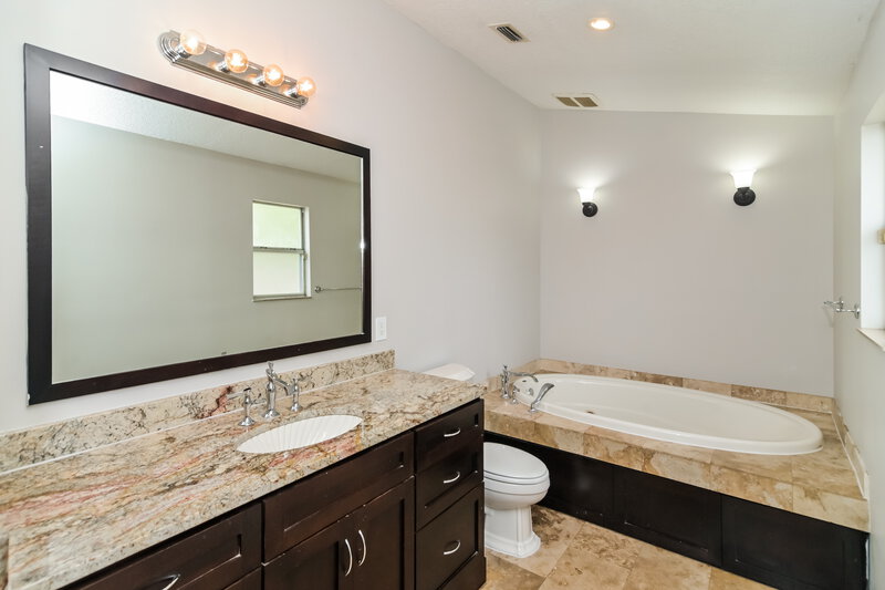 2,390/Mo, 8010 Swamp Flower Dr Jacksonville, FL 32244 Main Bathroom View