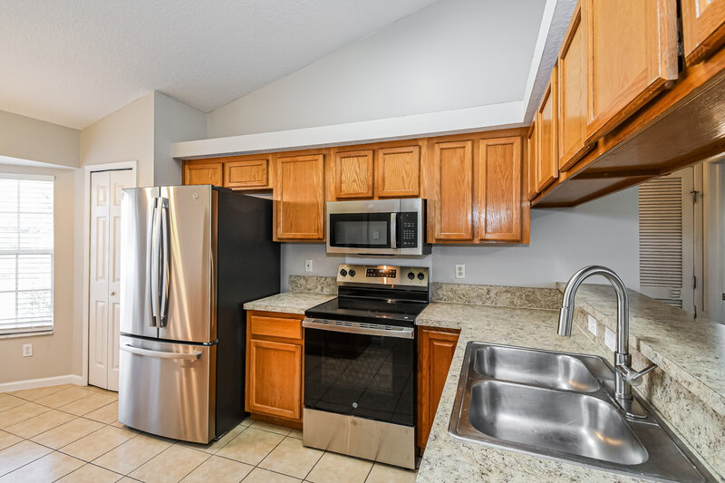 1,870/Mo, 2204 Francis Lewis Ct Orange Park, FL 32073 Kitchen View 2