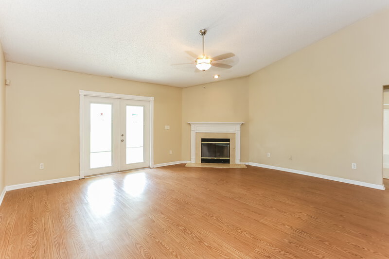 1,995/Mo, 14050 Crestwick Dr E Jacksonville, FL 32218 Living Room View 2