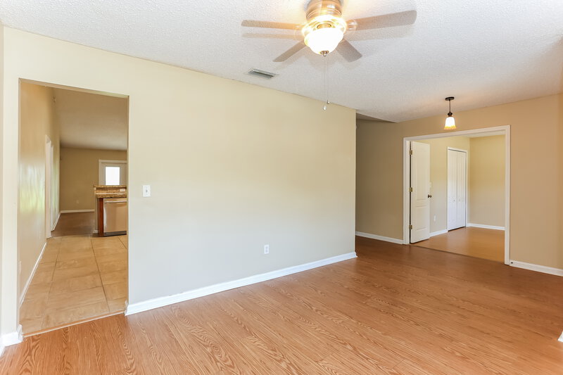 1,995/Mo, 14050 Crestwick Dr E Jacksonville, FL 32218 Dining Room View 2