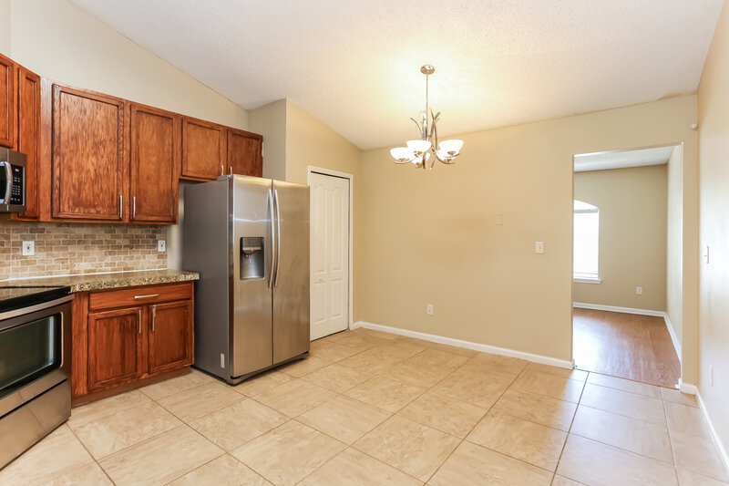 1,995/Mo, 14050 Crestwick Dr E Jacksonville, FL 32218 Kitchen View 2