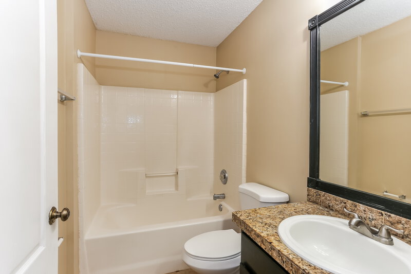 1,995/Mo, 14050 Crestwick Dr E Jacksonville, FL 32218 Bathroom View