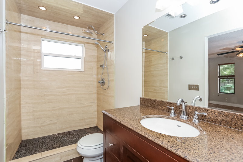 1,715/Mo, 555 Edward Rutledge St Orange Park, FL 32073 Main Bathroom View