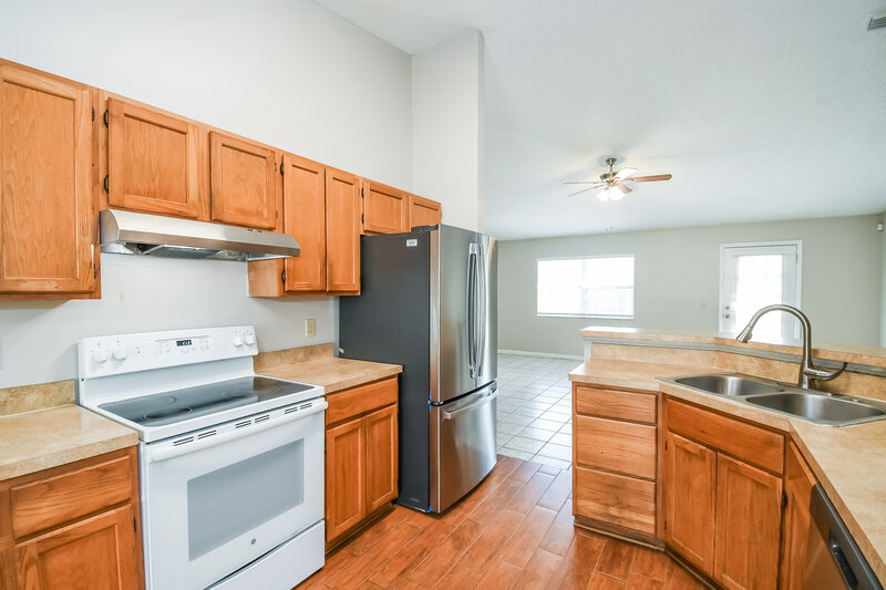 1,585/Mo, 9668 Chutney Ct Jacksonville, FL 32221 Kitchen View 2