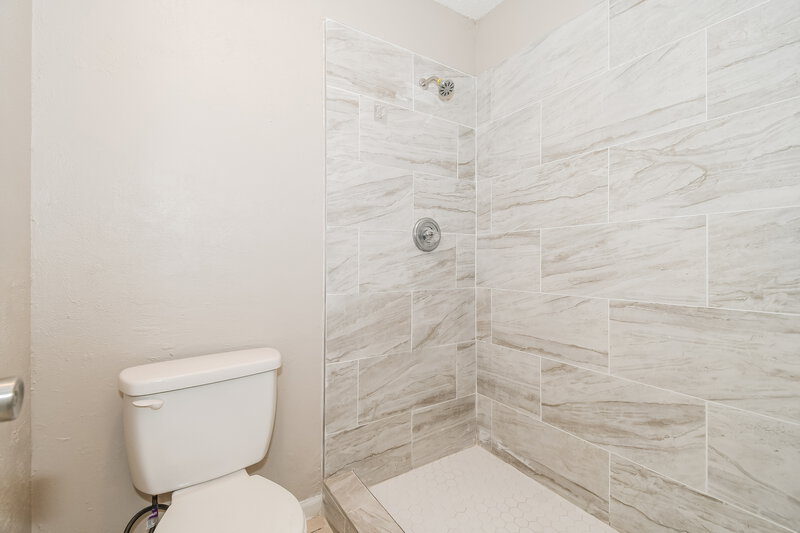 1,540/Mo, 1841 Quebec Ct Middleburg, FL 32068 Main Bathroom View