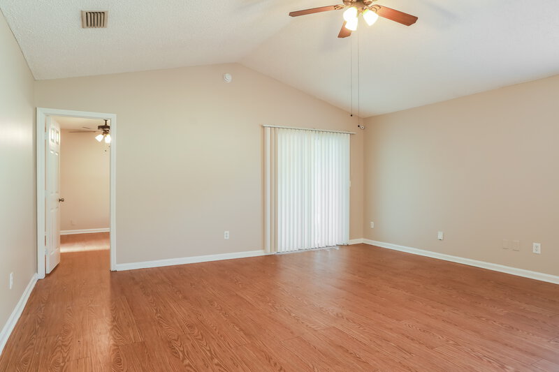 1,750/Mo, 3111 Wavering Ln Middleburg, FL 32068 Living Room View 2