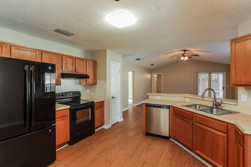 1,750/Mo, 3111 Wavering Ln Middleburg, FL 32068 Kitchen View
